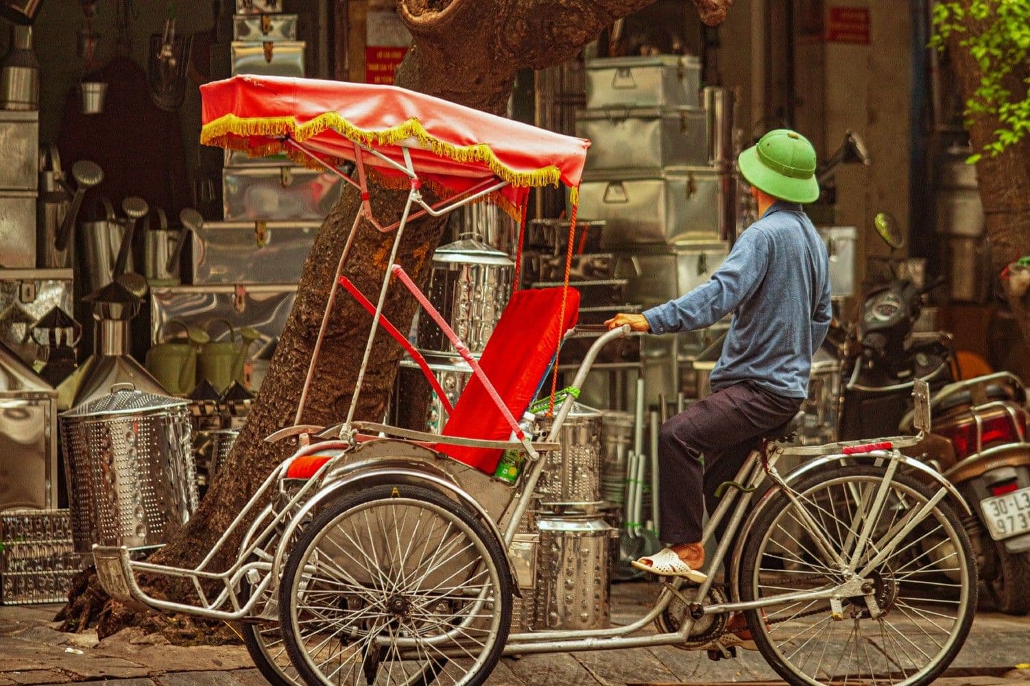DAY 1: HANOI ARRIVAL – HANOI CITY TOUR (Meal: Lunch)